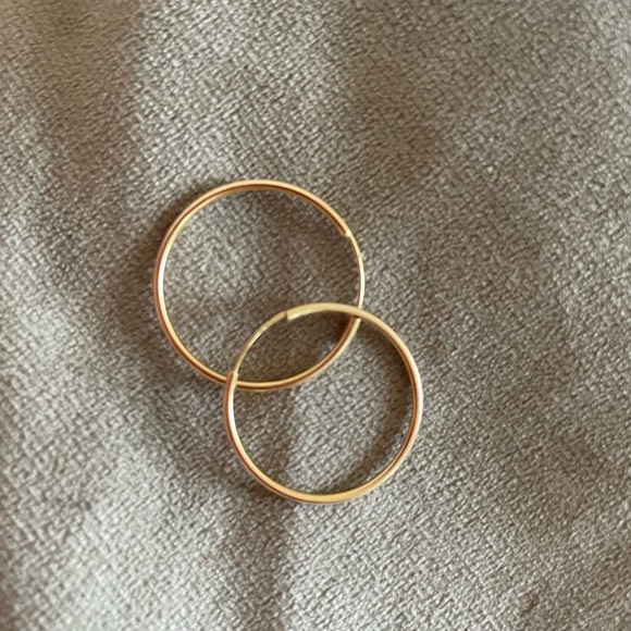 Mejuri 25mm endless hoops. - Picture 3 of 7